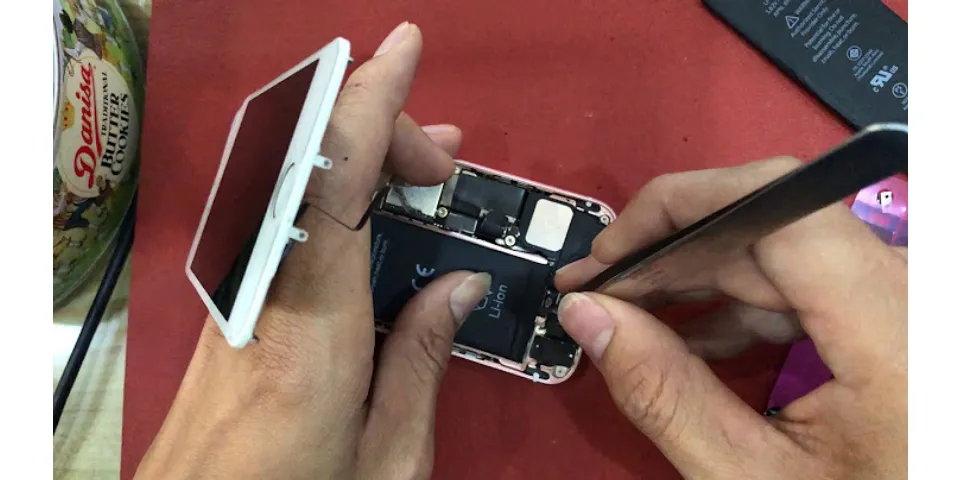 iPhone SE pin